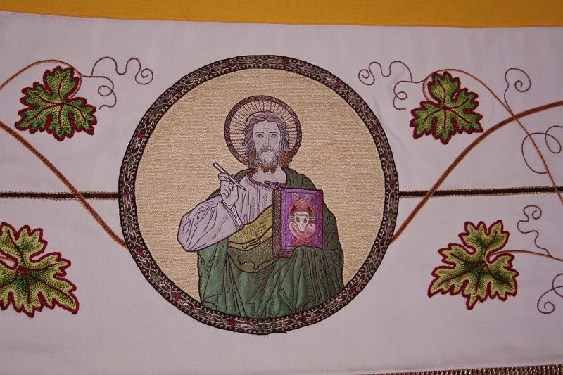 090611fronleichnam (06).jpg - ...und hier Lukas mit dem Stier.